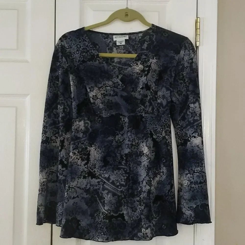 Motherhood Maternity blue black print top
Sz S